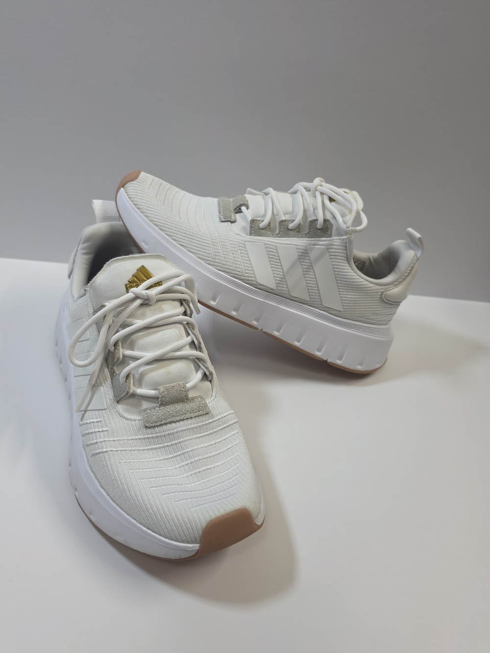 Adidas Swift Run 23 Women's White Gold Athletic Running Sneakers Size 8 IG4715 - Picture 2 of 9